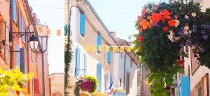 Façades-provençales-à-Greoux-les-Bains-300x138